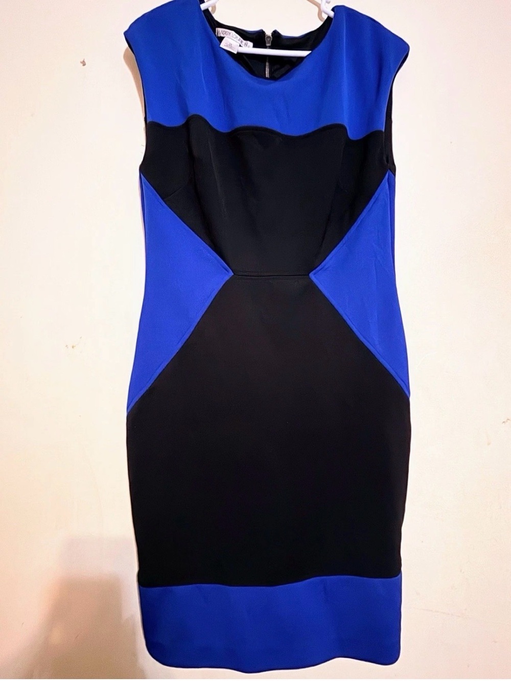 Maggy London Blue and Black Sleeveless Colorblock Midi Sheath